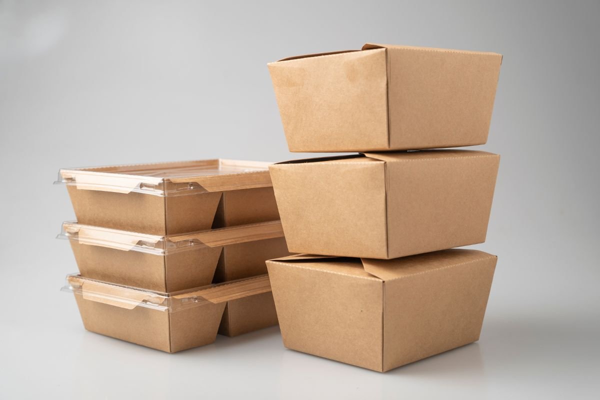 imballaggio-personalizzato-verona-veneto-qnd-servizi Servizi di imbottigliamento rapidi e su misura
QND Multiservizi, esperienza e precisione al servizio della tua produzione
Hai bisogno di un supporto professionale per l’imbottigliamento dei tuoi prodotti? QND Multiservizi è il partner ideale. Con sede in provincia di Verona, operiamo in tutto il Nord Italia offrendo servizi specializzati per aziende alimentari, cosmetiche e industriali.
Mettiamo a disposizione personale qualificato, formato per lavorare con attenzione, velocità e rispetto delle normative igienico-sanitarie. Che si tratti di piccole produzioni artigianali o di grandi quantitativi, interveniamo con flessibilità e puntualità.
I nostri collaboratori sono automuniti, pronti a spostarsi sul territorio e capaci di adattarsi ai ritmi e alle modalità di ogni realtà produttiva. Offriamo soluzioni su richiesta per lavorazioni temporanee, stagionali o continuative.
Affidati a QND per l’imbottigliamento: servizi organizzati, personale affidabile e risultati di qualità, sempre all’altezza delle aspettative.