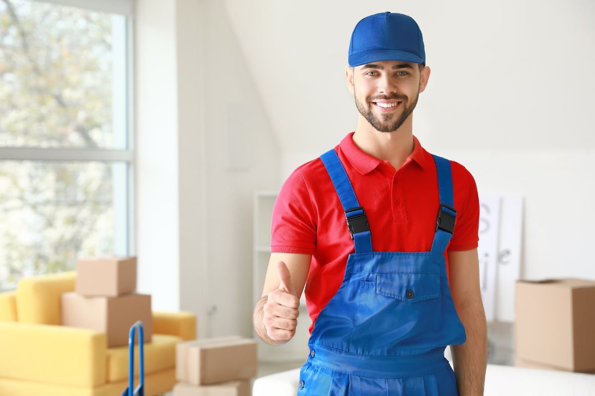 Traslochi Verona: professionalità al tuo servizio<br />
Affrontare un trasloco non deve essere complicato. Con il nostro servizio di traslochi a Verona, ti garantiamo professionalità, puntualità e attenzione ai dettagli. Dall’imballaggio alla consegna, ogni fase viene curata per proteggere al meglio i tuoi oggetti. Offriamo anche servizi di sgombero per liberare spazi da mobili o materiali ingombranti. Con i nostri preventivi gratuiti, saprai da subito a quali costi andrai incontro. Contattaci ora e scopri quanto può essere semplice traslocare senza pensieri!